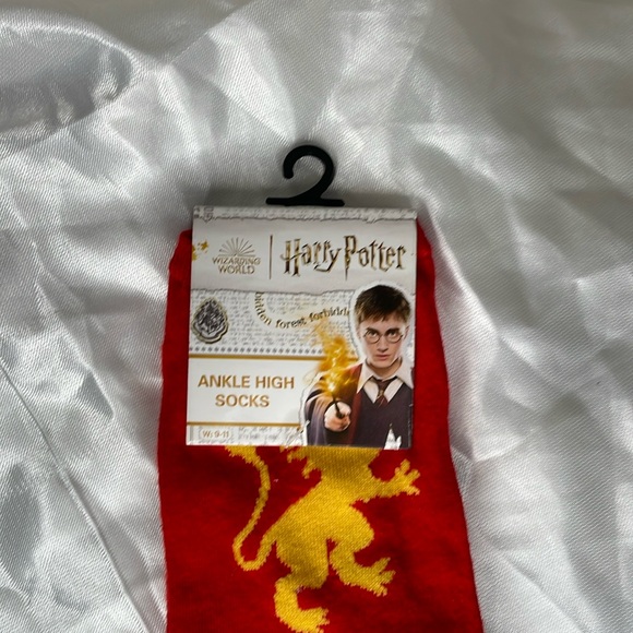 ⚡️HP🎉 11/1/24 NWT⚡️Harry Potter: Gryffindor House ankle high socks⚡️ - Picture 3 of 9